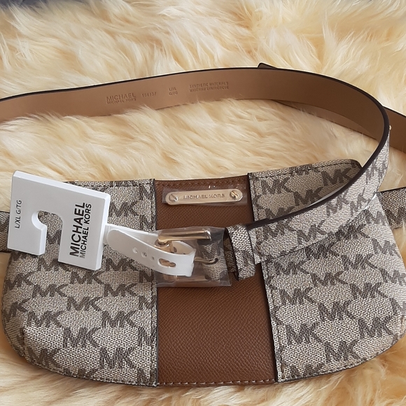 ●SOLD● Michael Kors Belt Bag - Picture 6 of 6